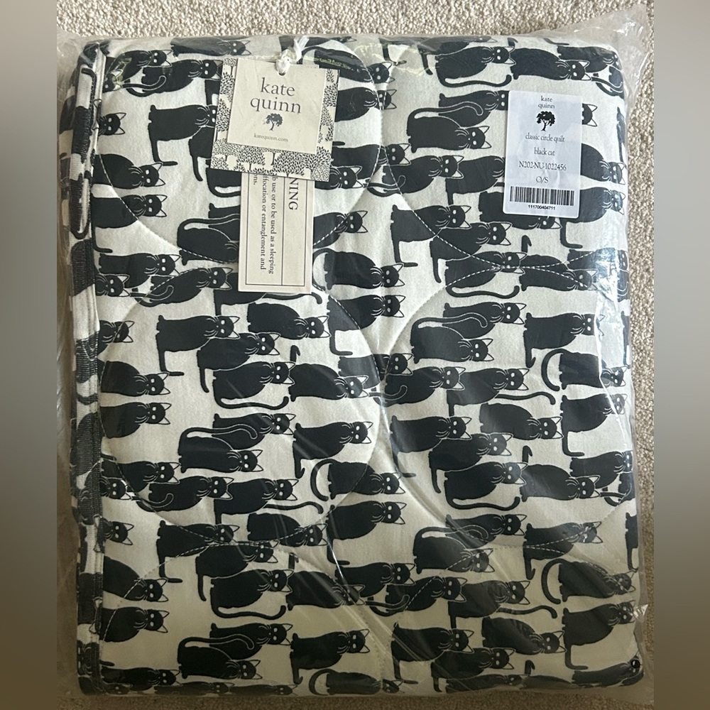 Kate Quinn Black and White Cat Print Blanket. Classic Circle Quilt.